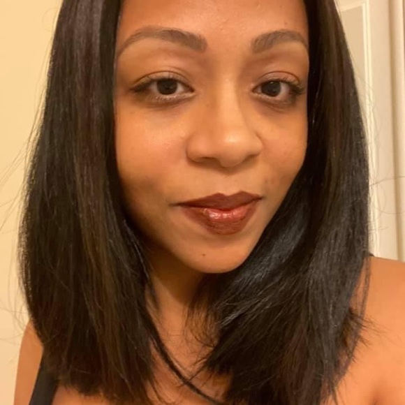Meet your Posher, Cynthia - Picture 1 of 1